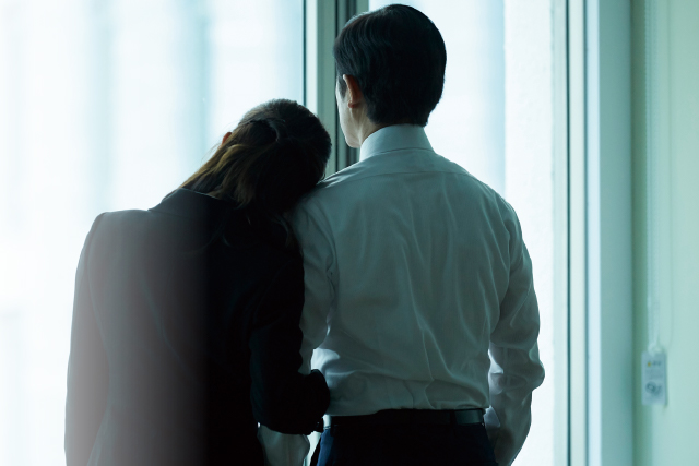 不貞による離婚に伴う慰謝料の金額や必要な証拠は？